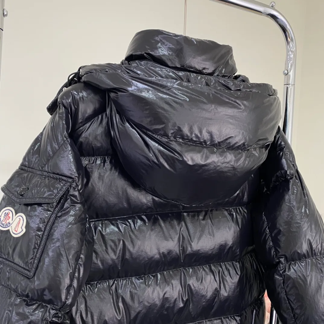 P390 Moncler/ 2026 70 、 。 DNA ， ， 。 Classic ， 、 。 Classic 70 。 Quality， 90 ，Premium Quality ， ，Black ！ Sizes M-3XL